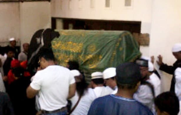 Ustadz Jeffry Al Buchory Tutup Usia