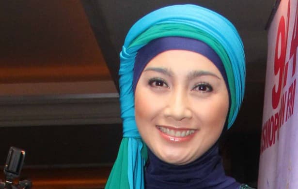 Meski Sibuk, Desy Ratnasari Sempatkan Waktu Mengurus Anak