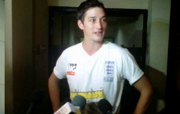 Mike Lewis Susah Bertemu Anak