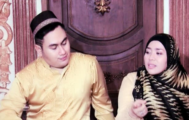 Nassar 'KDI' Pamer Jubah Raja
