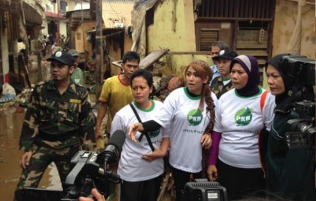 Cinta Penelope Berikan Bantuan Korban Banjir