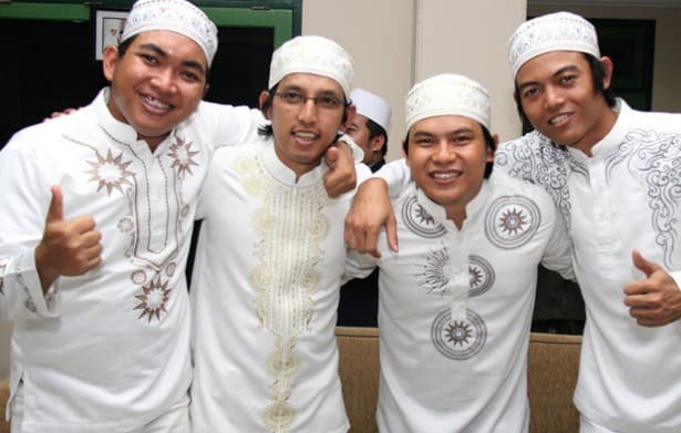 Kunjungi Korban Banjir, Apoy CS 'Ditodong'