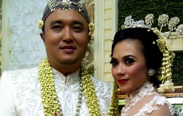 Suami Baru Tahu Profesi Artis Puri 'Mahadewi'