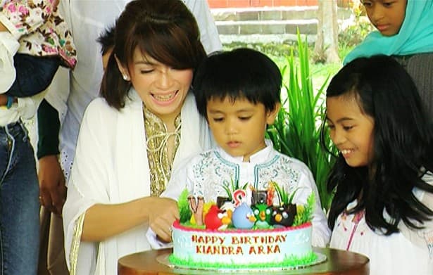 Demian Kecewakan Yulia Rachman