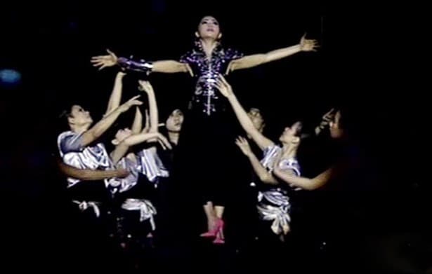 Indah Dewi Pertiwi "Terbang" di Malam Final Miscel 2012