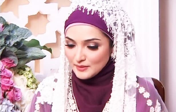 Anang Puji Kecantikan Ashanty Berjilbab