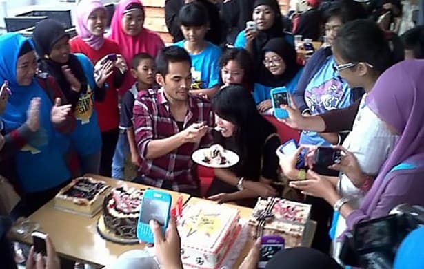Kejutan Ultah Shireen Sungkar Untuk Teuku Wisnu