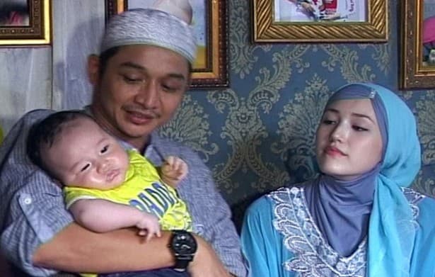 Istri Pasha 'Ungu' 24 Jam Urus Anak