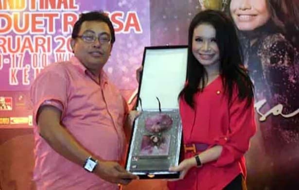Rossa Raih Penghargaan Multi Platinum