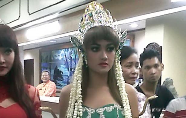 Julia Perez Lakukan Semedi di Kamar 308