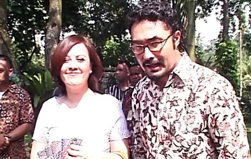 Surya Saputra & Istri Hadiri Pernikahan Dewi Sandra