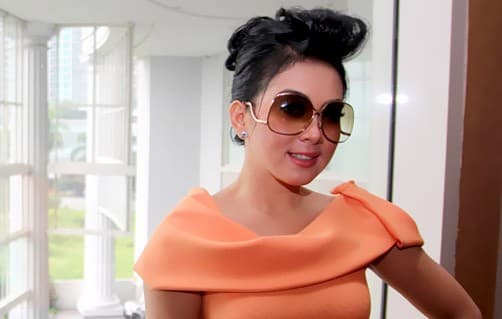 Syahrini Gagal Berikan Cenderamata Untuk David Beckham