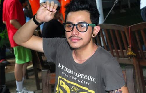 Vicky Nitinegoro Dekat Dengan Gadis