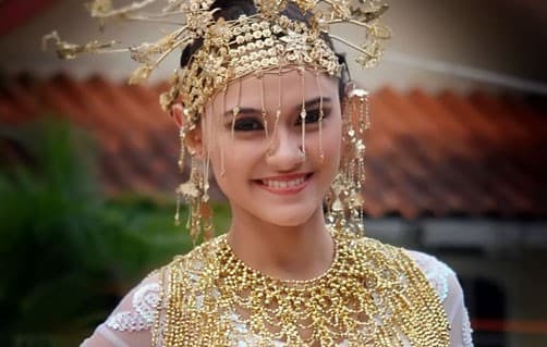 Zee Zee Shahab Dituntut Nikah Muda