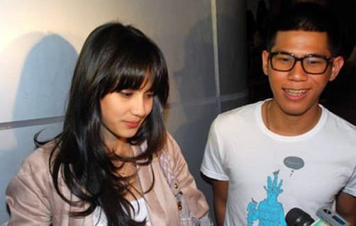Nino 'RAN' & Pevita Pearch Resmi Pacaran Lagi