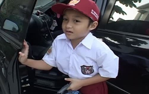 Keisha Alvaro & Sekolah Barunya