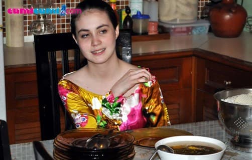 Arumi Bachsin Digandeng Cowok Malaysia Lagi