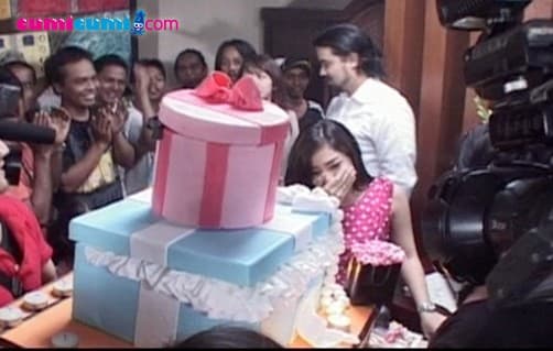 Nikita Willy Dihadiahi Mobil 2,5 M