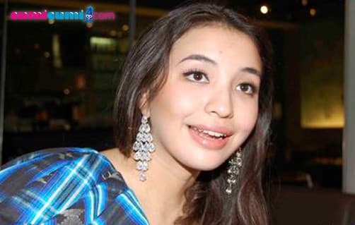 Ada Foto Hot Manohara & Ibunya?