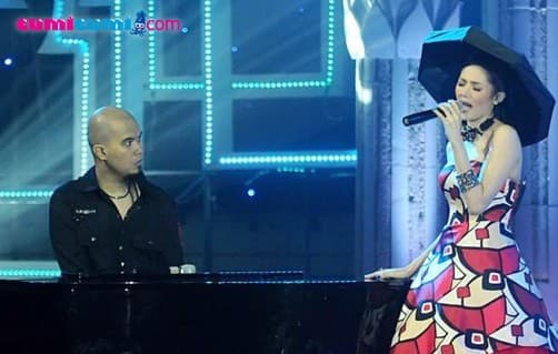 Mulan Jameela Malu-Malu Berdekatan Dengan Ahmad Dhani