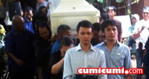 Jenazah Franky Menuju Tempat Peristirahatan Terakhir