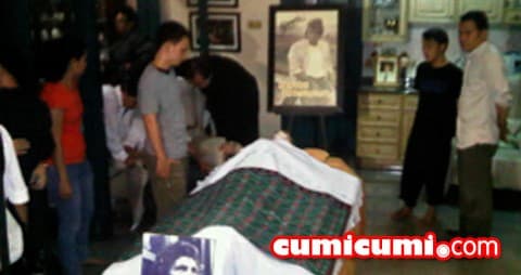 Duka Jelang Pemakaman Franky Sahilatua