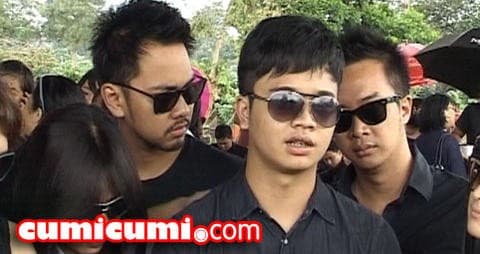 Pemakaman Ayah Derby Romero