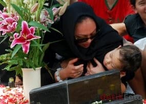 Hari ke-8 Angie ke Makam Alm. Adjie Massaid