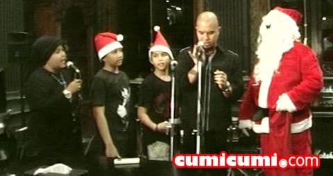 Ahmad Dhani & Keluarga Rayakan Natal