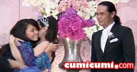 Datang ke Pernikahan Mantan Suami, Dewiq Sedih