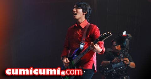 Peduli Musik, Apoy 'Wali' Berikan Gitar Kesayangan ke Sekolah Musik