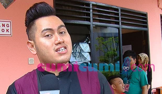 Rambut 'Mohawk' Nassar...