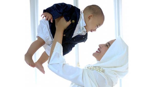 Adam, Bayi Gundul...