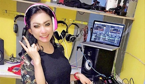 Amel Alvi 'Bebas Lepas'...