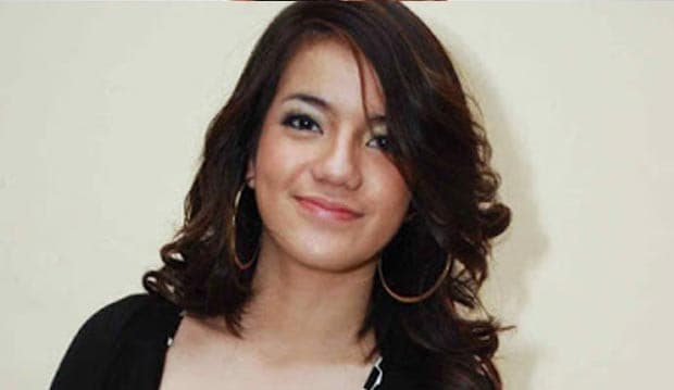Sheila Marcia Bertumpuk Bisnis...