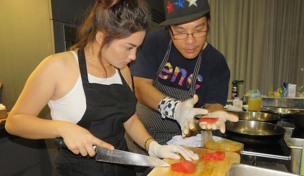 Di Dapur, Ariel Tatum Pamer Bodi