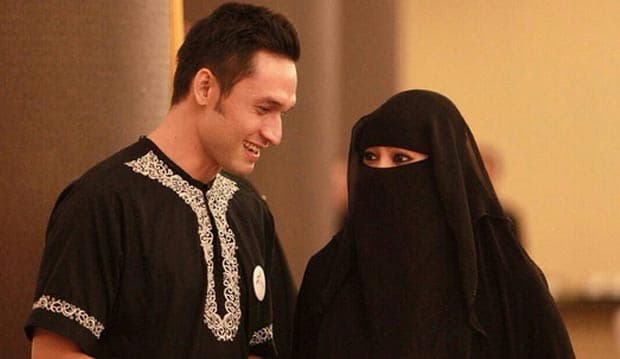 Seksi Soraya di Balik Cadarnya