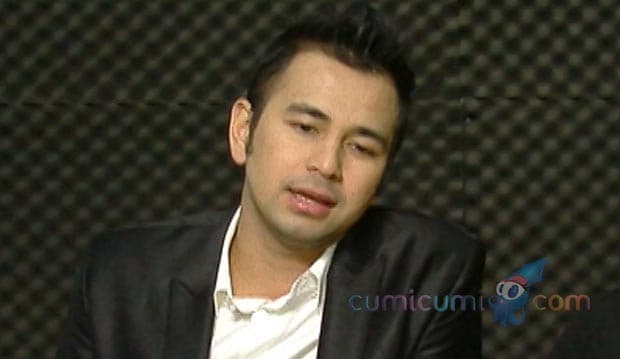 Raffi Foto Bareng Cewek, Rafathar Nangis