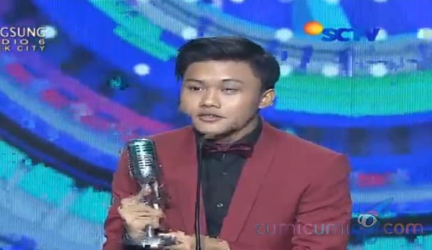 Perdana, Rizky Bawa Pulang Piala SCTV Music Awards!