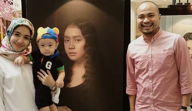 Pose Bareng Pacar, Bella Ajak Rafathar