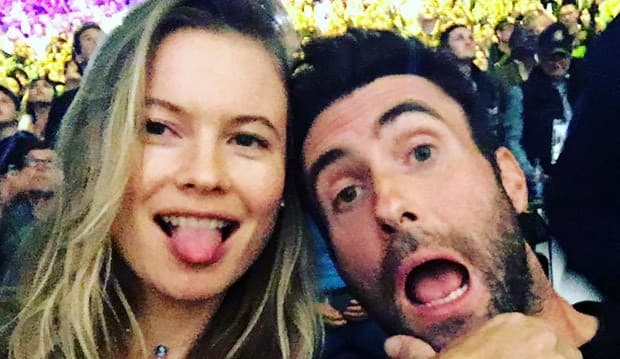 Adam Levine-Behati Prinsloo Adu Perut Buncit
