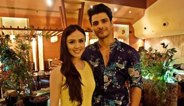 Olahraga 'Kiss-up', Vin Rana Ciumi Nita Sofiani