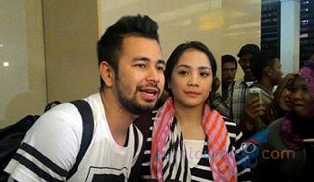 Makin Cling, 5 Artis Pria Ini Doyan Nyalon