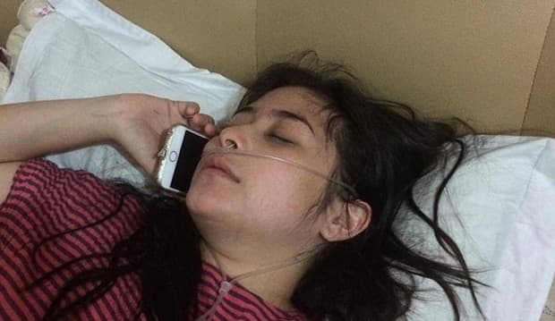 Sakit, Prilly Latuconsina Dibantu Selang Oksigen