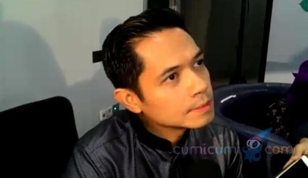 Dude Harlino Ngaji Privat di Rumah
