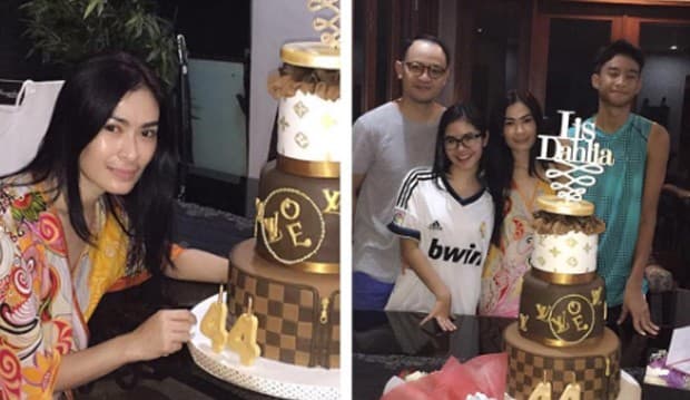 Ultah, Iis Dahlia Dapat Kue Mahal