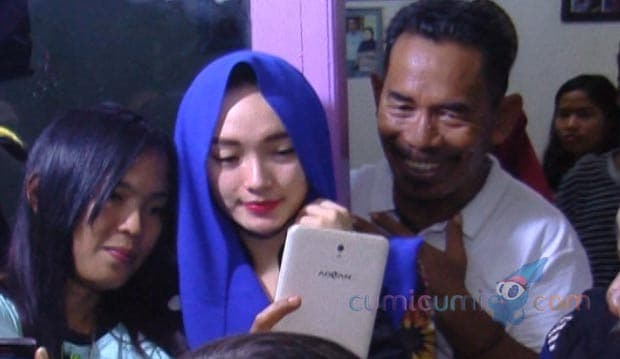 Zaskia Gotik Datang, Warga Karawang Heboh