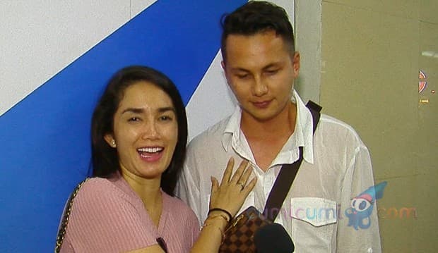 Kado Ultah, Ussy Pilih Barang Paling Mahal
