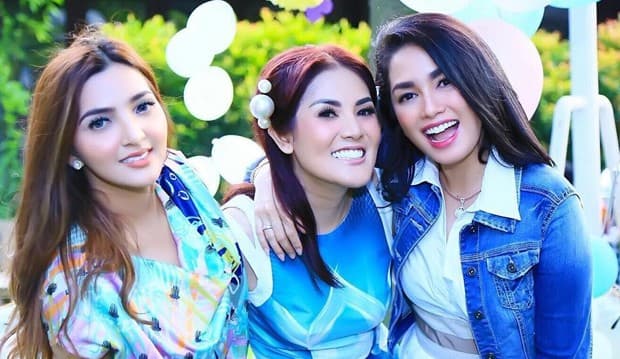 Kompak, 3 Artis Sosialita Ini Hamil Bareng
