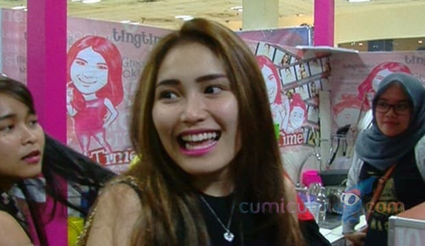 Ada Foto Mirip Ayu Ting Ting Liburan di Amsterdam, Bareng Raffi?